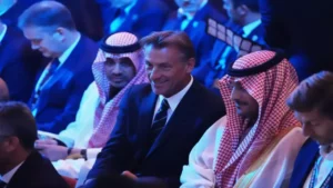 رينارد يعود إلى الدوحة لقيادة الأخضر ضد المغرب في مشوار التأهل نحو لقب البطولة